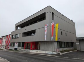 Neubau Regallager mit überdachter Ladezone und Außenanlagen C. Bergmann
